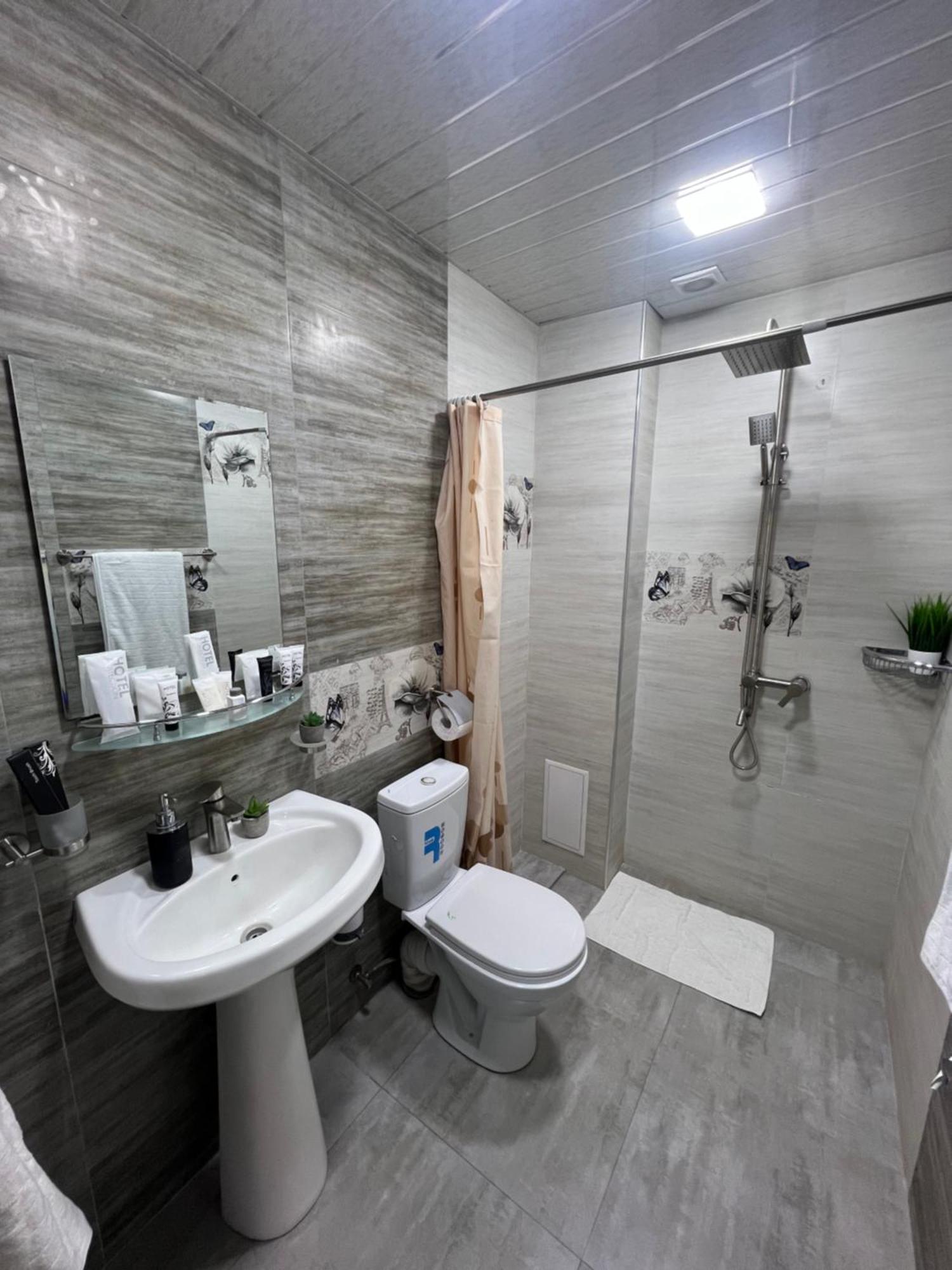 Cosy Apartment With Good Location Self Check In 예레반 외부 사진