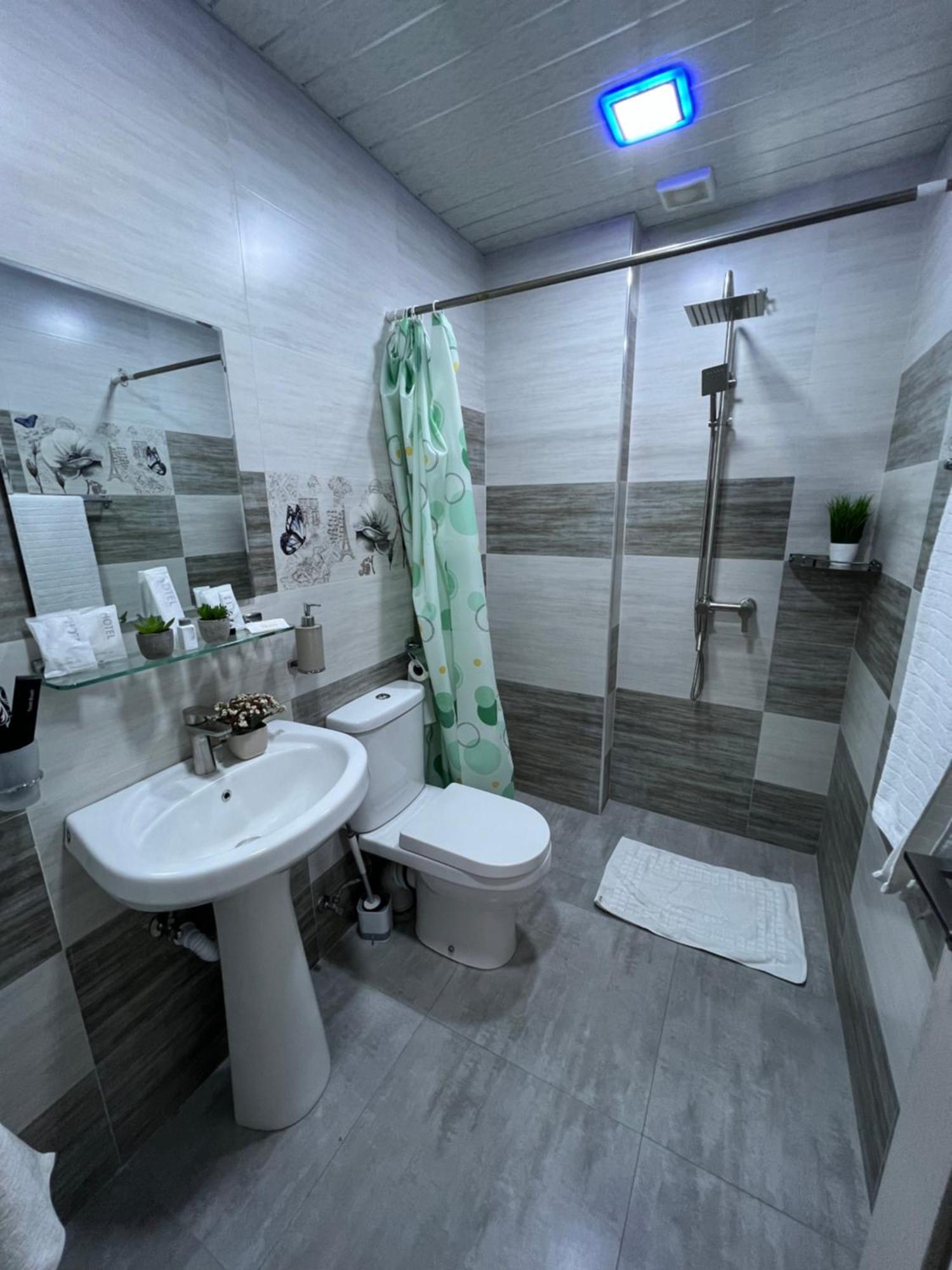 Cosy Apartment With Good Location Self Check In 예레반 외부 사진