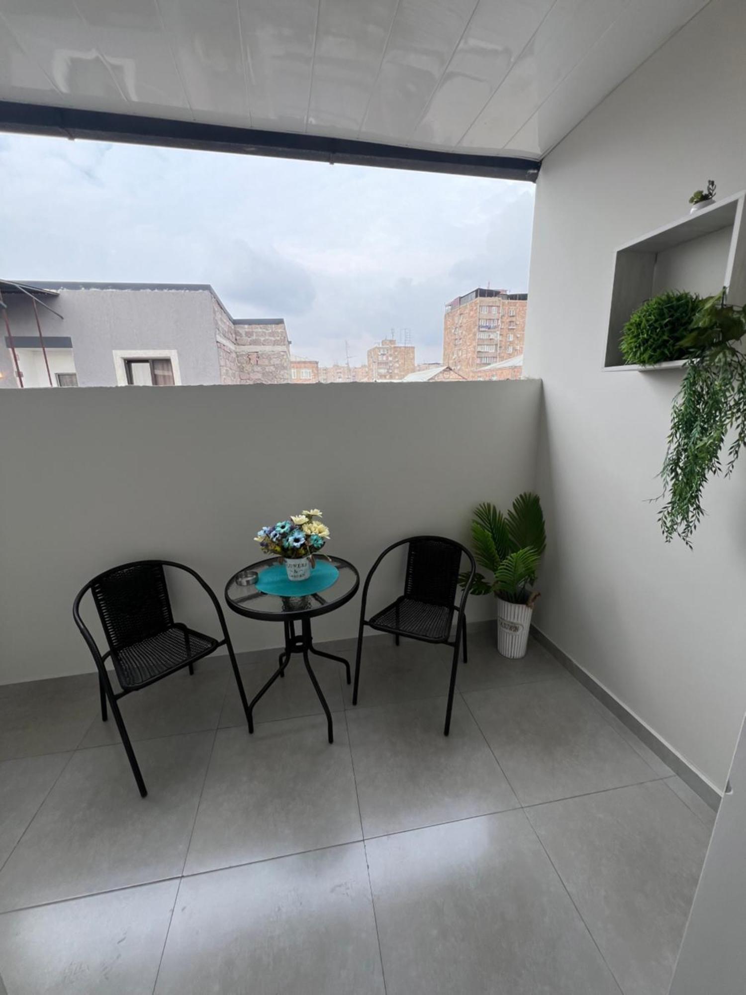 Cosy Apartment With Good Location Self Check In 예레반 외부 사진